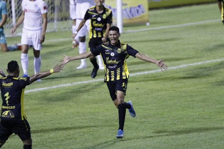 Real España empata al Olimpia sobre la hora