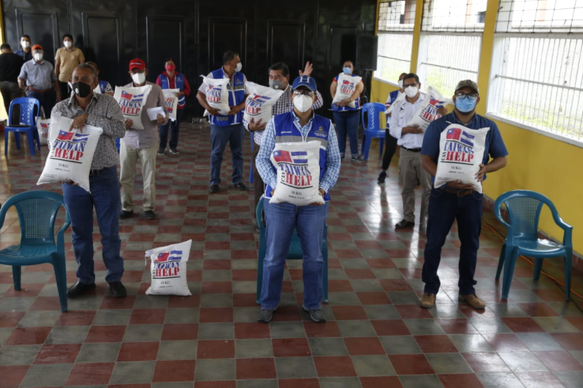 Sedis entrega 297 mil libras de arroz a familias afectas por Covid19 en La Paz