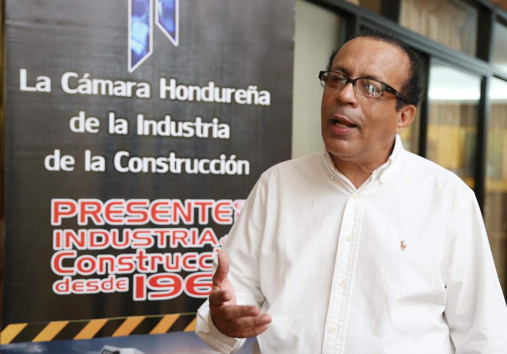 Ex presidente de Chico:   «L 250 millones paga Invest-H a 30 constructoras»  