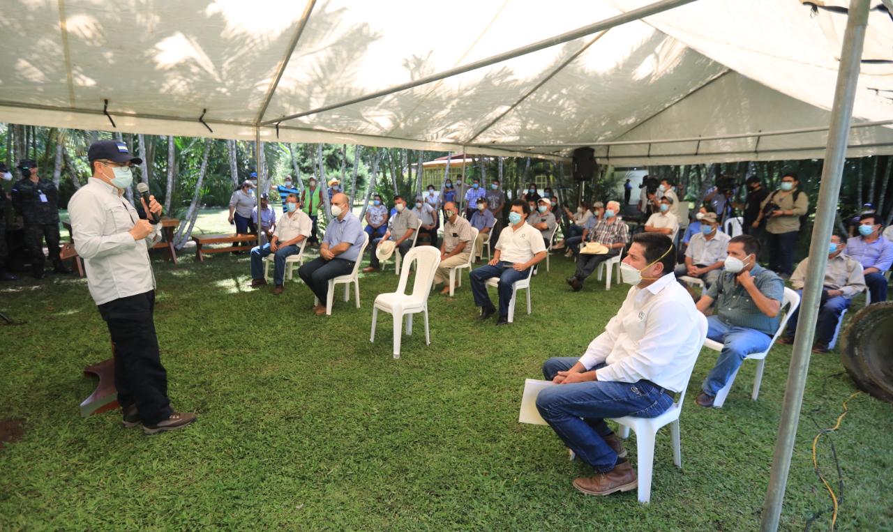 Presidente Hernández supervisa protocolo de bioseguridad que se aplicará en corte de café