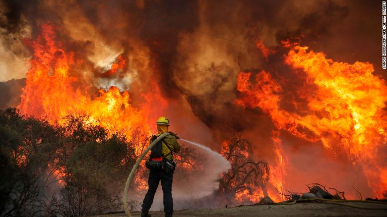 Estado de emergencia en cinco condados de California por incendio Forestal