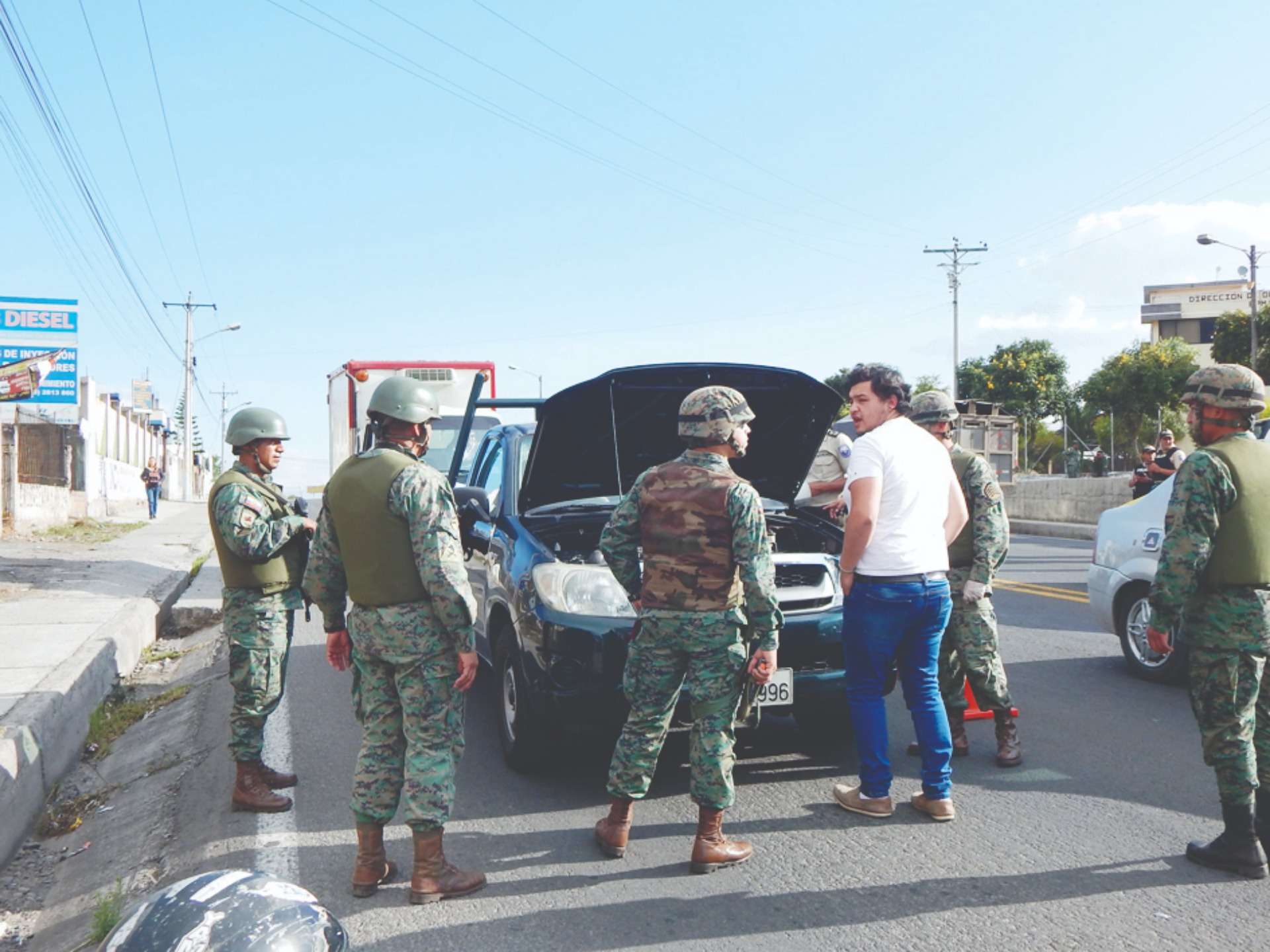 Colombia: Denuncian que soldado mató a mujer en supuesto retén