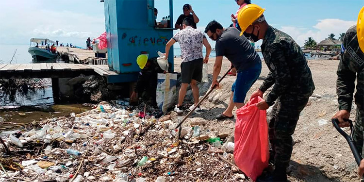 Alcalde de Omoa se reunirá con autoridades guatemaltecas para buscar soluciones a la basura que llega a las playas Alcalde de Omoa se reunirá con autoridades guatemaltecas para buscar soluciones a la basura que llega a las playas