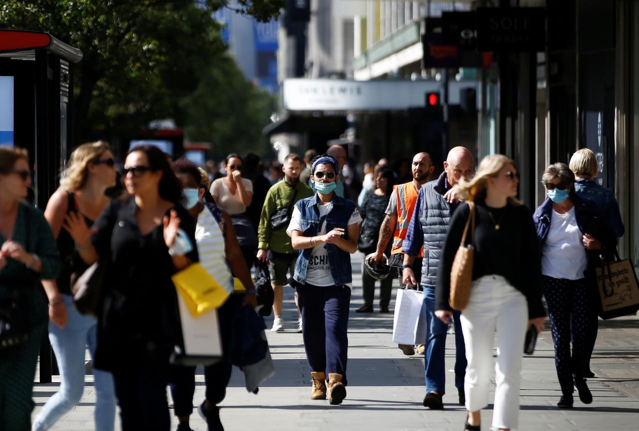 Reino Unido analiza exponer a voluntarios para probar la vacuna contra la Covid-19