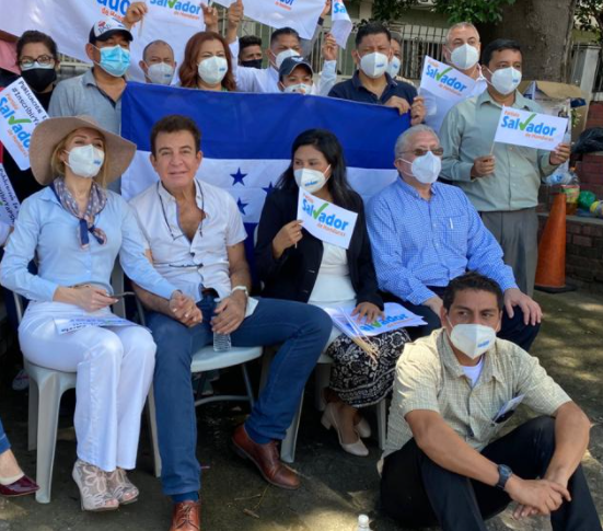 Salvador Nasralla recibió la publicación de la inscripción del PSH en el Diario Oficial la Gaceta