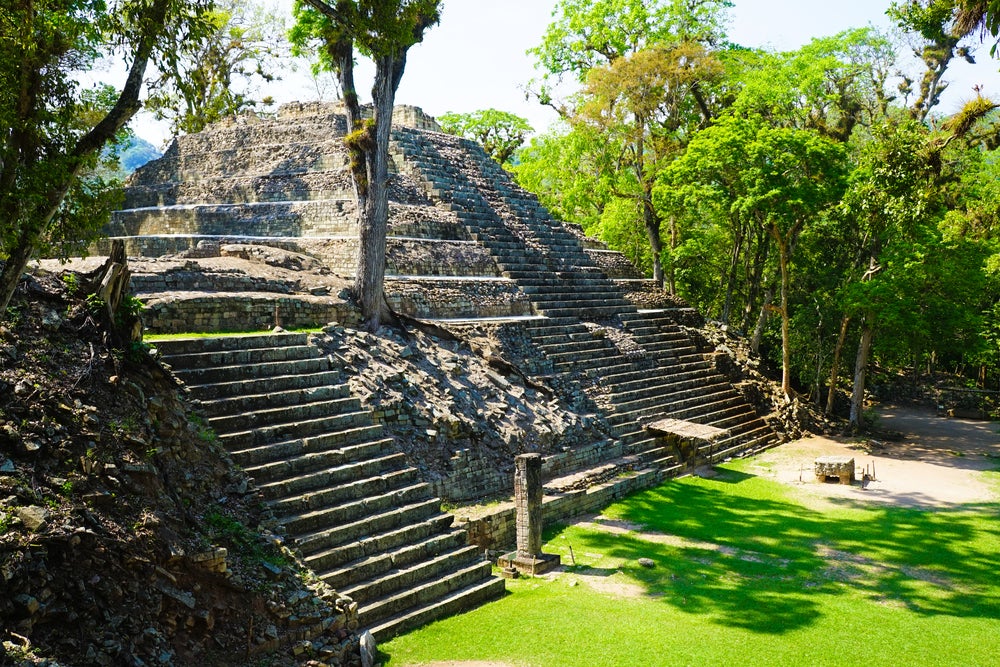 Presidente Asfura reafirma su compromiso con la protección del legado maya de Copán Presidente Asfura reafirma su compromiso con la protección del legado maya de Copán