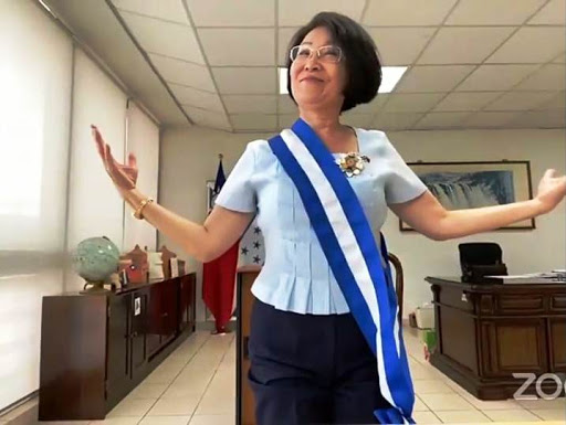 CN condecora con la “Gran Cruz con Placa de Oro”, a la Embajadora de China Taiwán en Honduras, Ingrid Ying-Whei Hsing