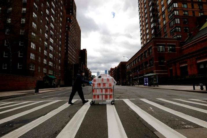 Anuncian cierres de colegios en Nueva York por brotes de Covid-19