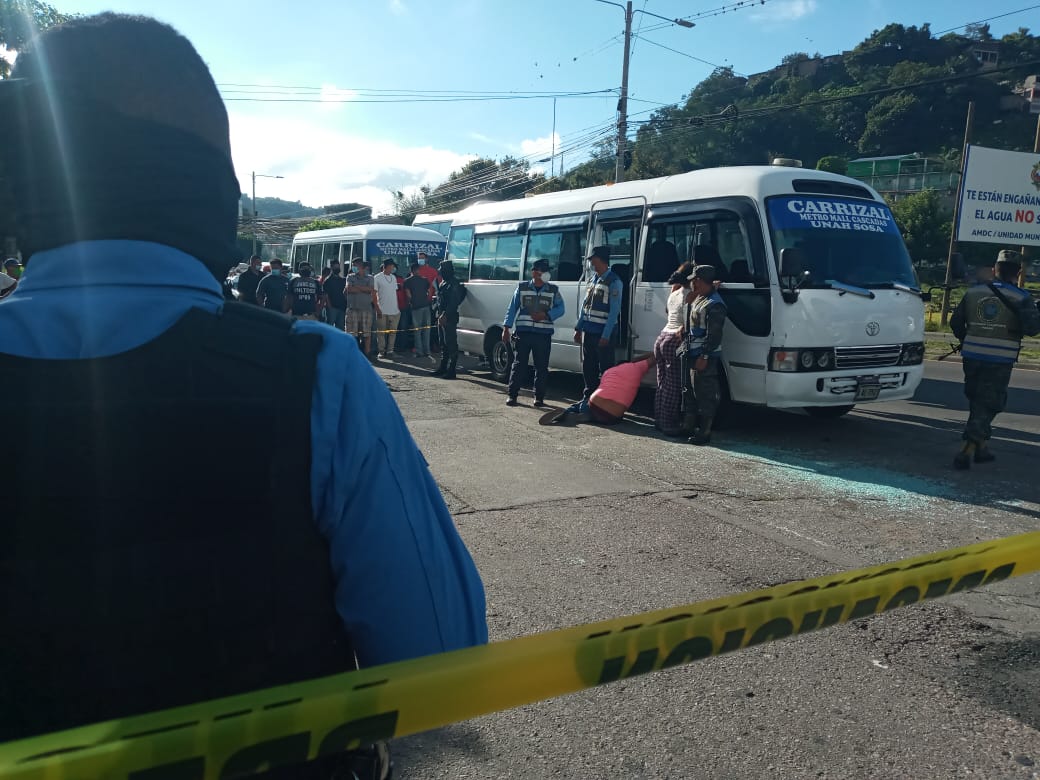 Acribillan a conductor de bus «rapidito» en el bulevar FFAA de la capital Acribillan a conductor de bus «rapidito» en el bulevar FFAA de la capital
