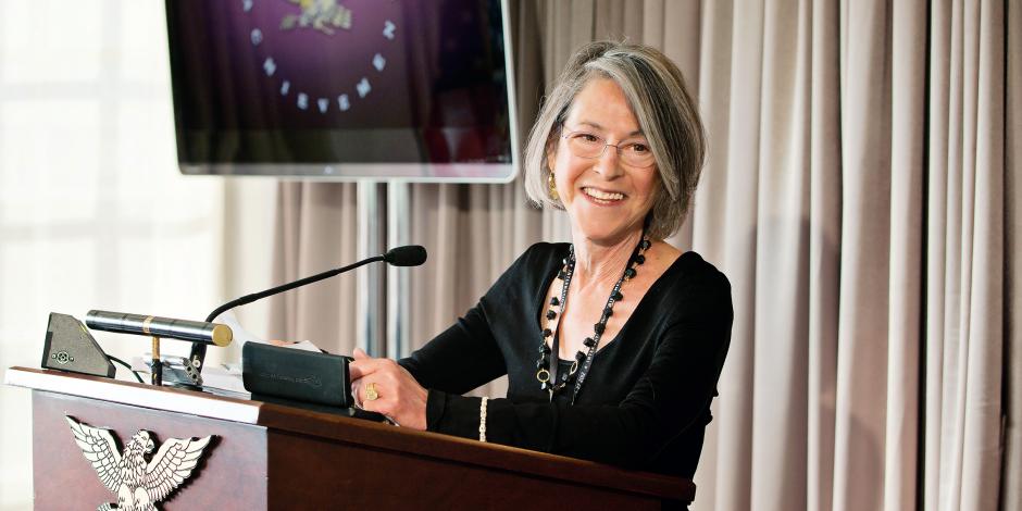 Otorgan el Premio Nobel de Literatura a la poeta estadounidense Louise Glück