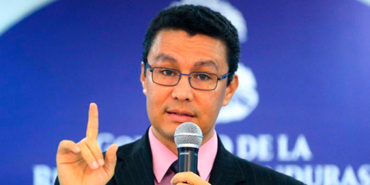 Ebal Díaz desmiente que se vaya a cobrar impuestos por el «Comercio Digital»