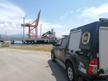 MP supervisa desembarque previo a inspección física de 68 contenedores con otros dos hospitales móviles