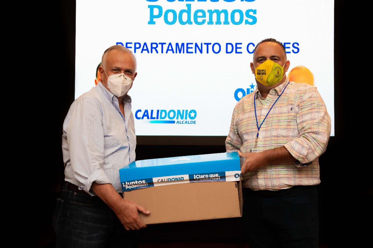 Alcalde de SPS entregó al doctor Oliva 35 mil firmas para la inscripción de «Juntos Podemos» en Cortés 