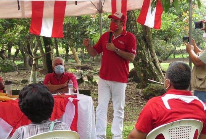 Luis Zelaya en busca de firmas en Santa Bárbara y Cortés