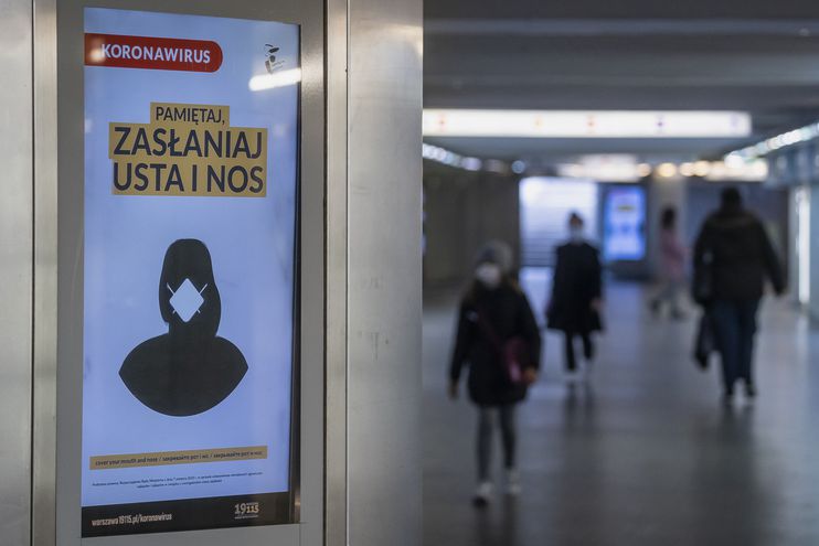 Polonia anuncia confinamiento parcial ante fuerte rebrote del coronavirus