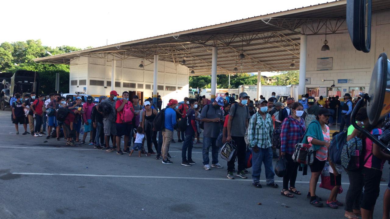 Más de 700 migrantes hondureños que iban en caravana retornaron desde Guatemala Más de 700 migrantes hondureños que iban en caravana retornaron desde Guatemala