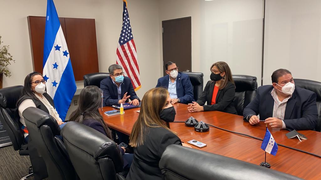 JOH instruye a consulados en EEUU dar a conocer los financiamientos que ofrece su Gobierno