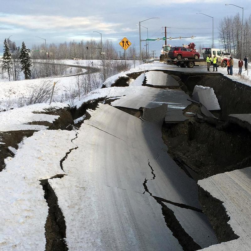 Terremoto de magnitud 7,5 sacude Alaska y emiten alerta de tsunami