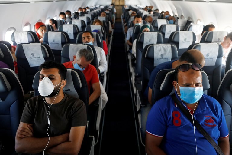 Una mujer de 30 años murió por Coronavirus en un avión en EEUU