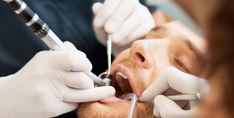 Dra. Yoselin Canales: «Las caries son las principales causas para que un paciente necesite una Endodoncia» Dra. Yoselin Canales: «Las caries son las principales causas para que un paciente necesite una Endodoncia»