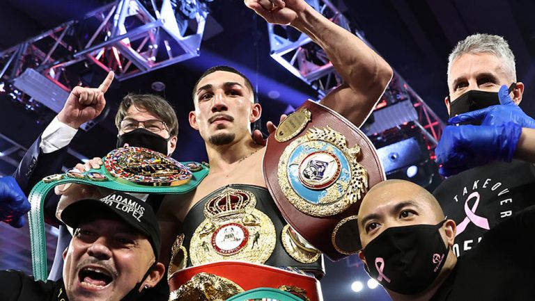 Teofimo López sorprende y se convierte en el nuevo campeón de peso ligero