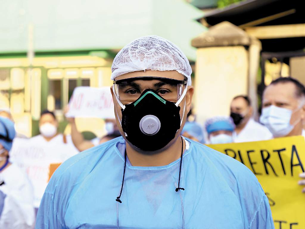 Carlos Umaña: «Es una torpeza cerrar las salas covid para llevarse al personal médico y  habilitar el hospital móvil».