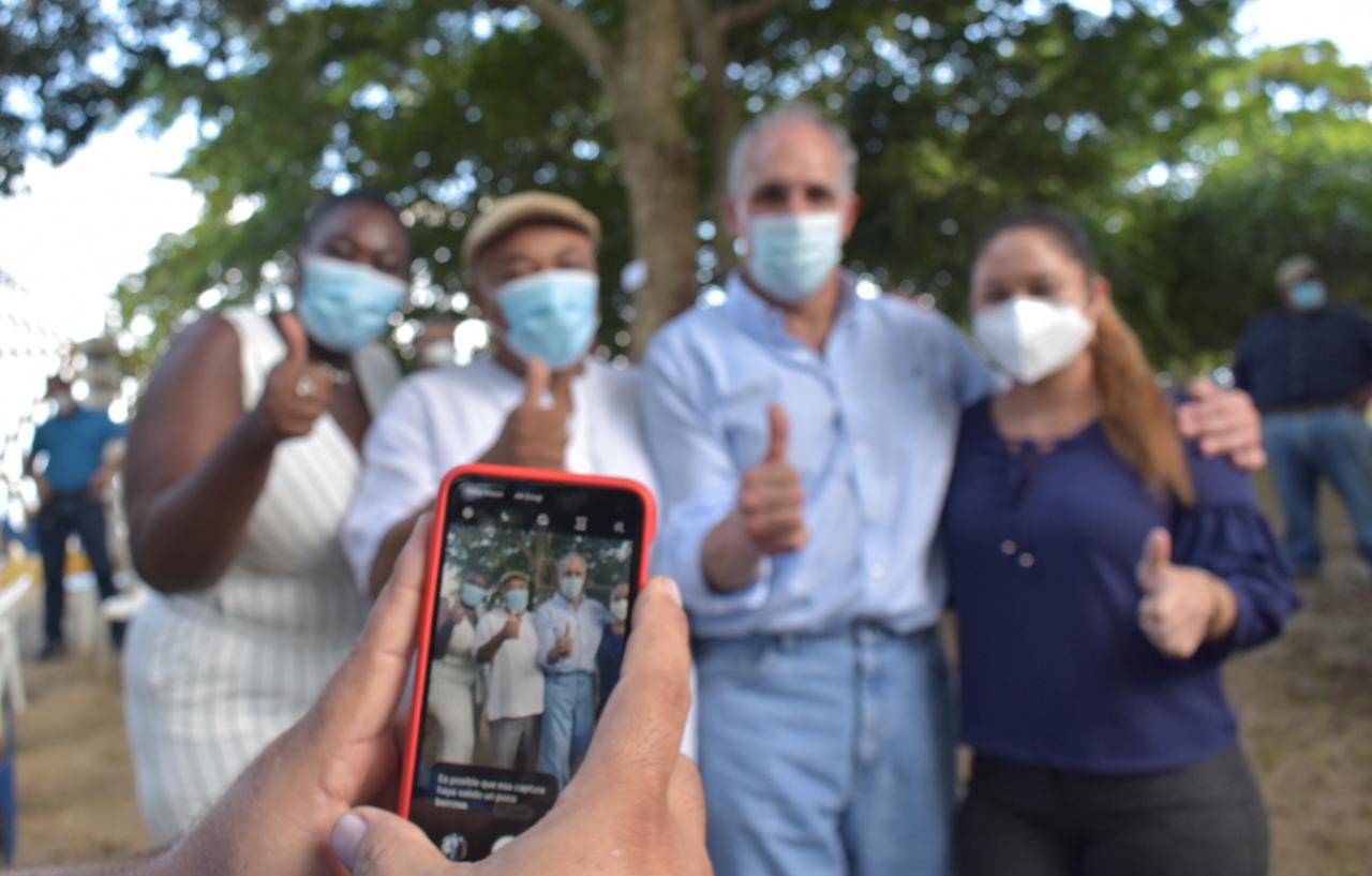 «Tito Asfura» señala que recorrerá todo el país para conocer la problemática de la población «Tito Asfura» señala que recorrerá todo el país para conocer la problemática de la población