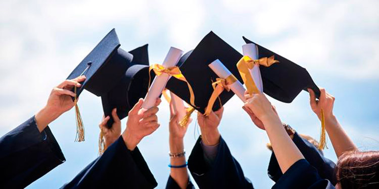 Educación proyecta que unos 43,000 estudiantes de Media se graduarán este año