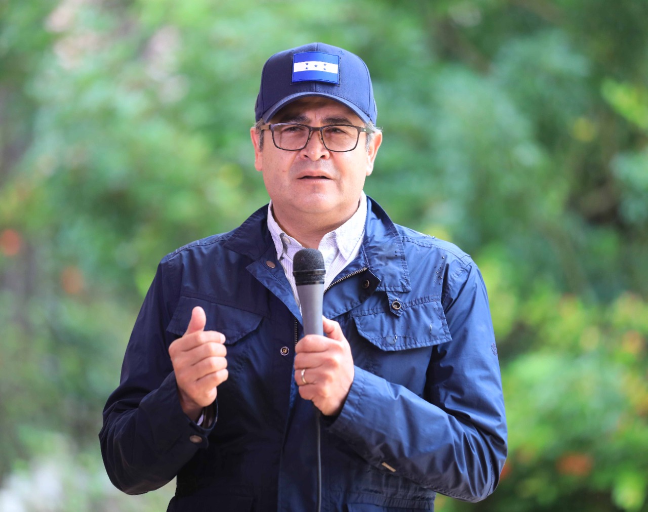 Presidente Hernández: Ante la llegada del huracán Eta “Lo más importante es que trabajemos juntos” Presidente Hernández: Ante la llegada del huracán Eta “Lo más importante es que trabajemos juntos”