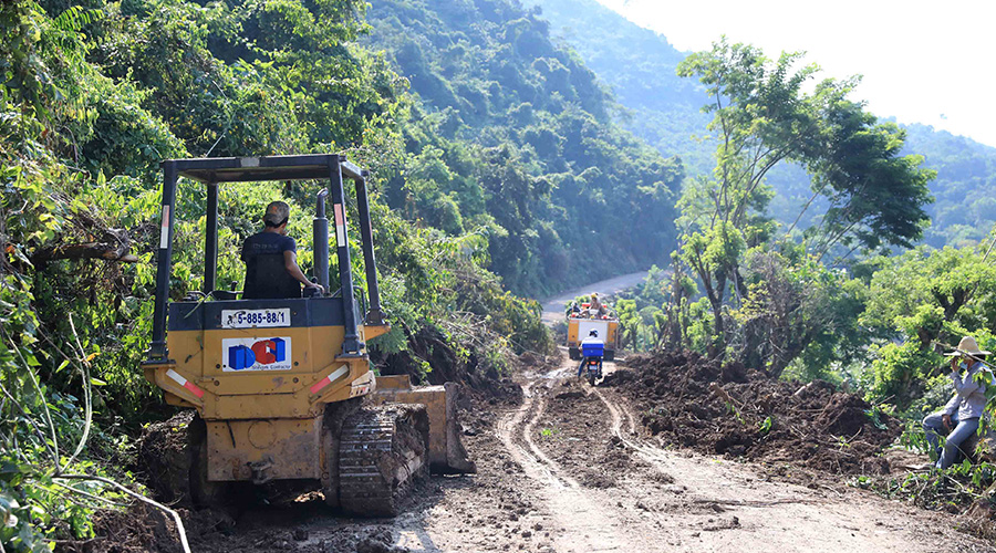 «Con piocha y pala estamos abriendo caminos en Santa Bárbara» «Con piocha y pala estamos abriendo caminos en Santa Bárbara»