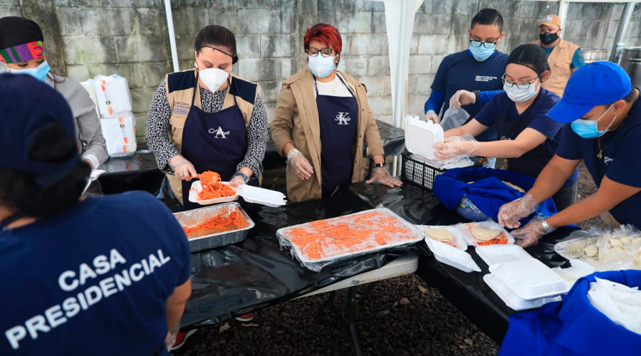 Gobierno ofrece cobijo y alimento preparado para las familias evacuadas tras el paso de Eta e Iota por el país Gobierno ofrece cobijo y alimento preparado para las familias evacuadas tras el paso de Eta e Iota por el país