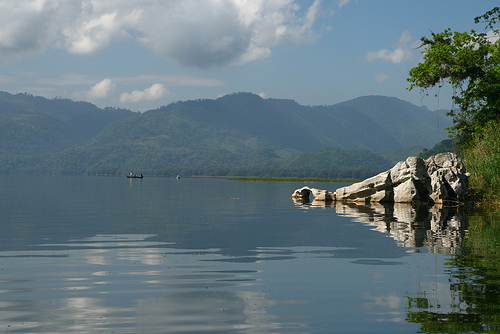 Aumenta el caudal en el Lago de Yojoa Aumenta el caudal en el Lago de Yojoa