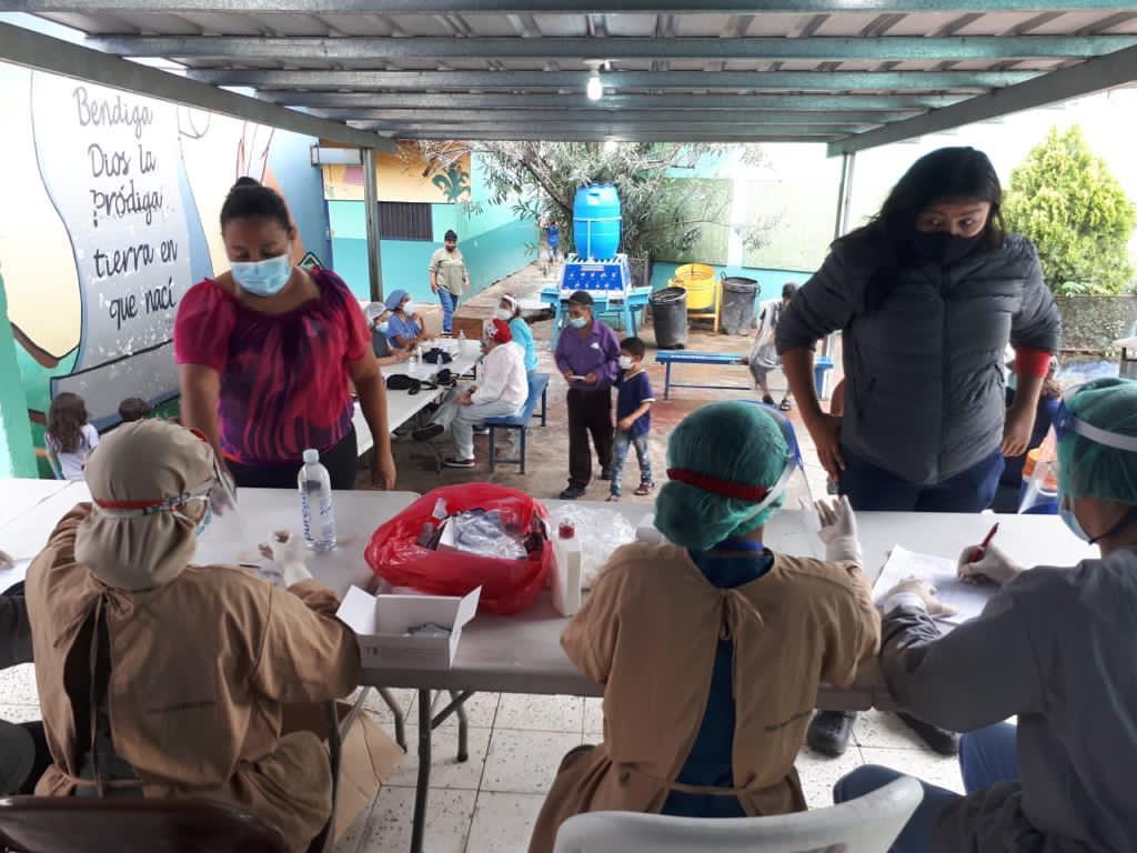 Realizan pruebas de detección del coronavirus en albergues habilitados para personas afectadas por La Tormenta ETA Realizan pruebas de detección del coronavirus en albergues habilitados para personas afectadas por La Tormenta ETA
