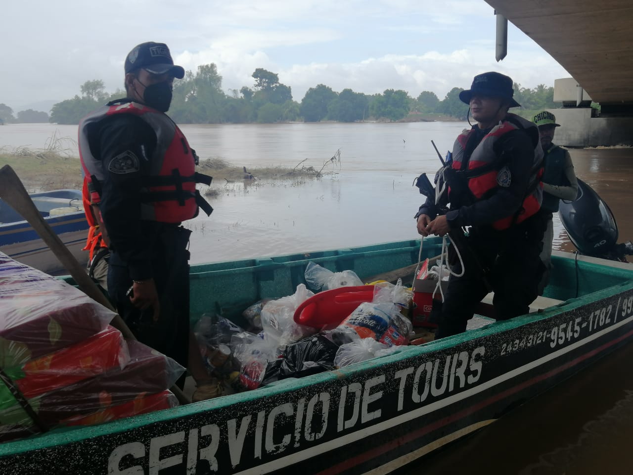 Continúan la evacuación y rescate de damnificados en los bordos del río Ulúa Continúan la evacuación y rescate de damnificados en los bordos del río Ulúa
