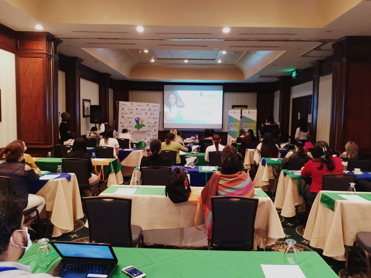 Unas 50 mujeres empresarias reciben certificación en temas de bioseguridad y capital semilla para activar sus negocios Unas 50 mujeres empresarias reciben certificación en temas de bioseguridad y capital semilla para activar sus negocios