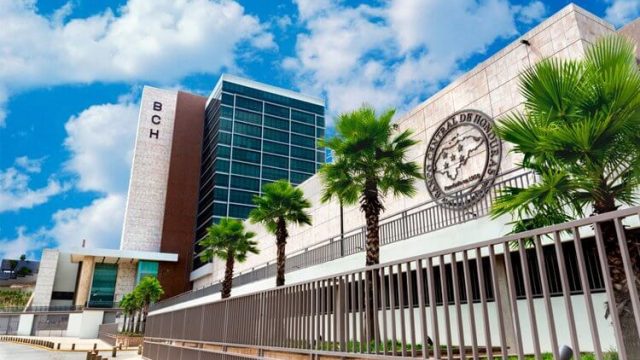 El PIB bajaría hasta un 15% como efecto del COVID-19 y Eta, según economista El PIB bajaría hasta un 15% como efecto del COVID-19 y Eta, según economista