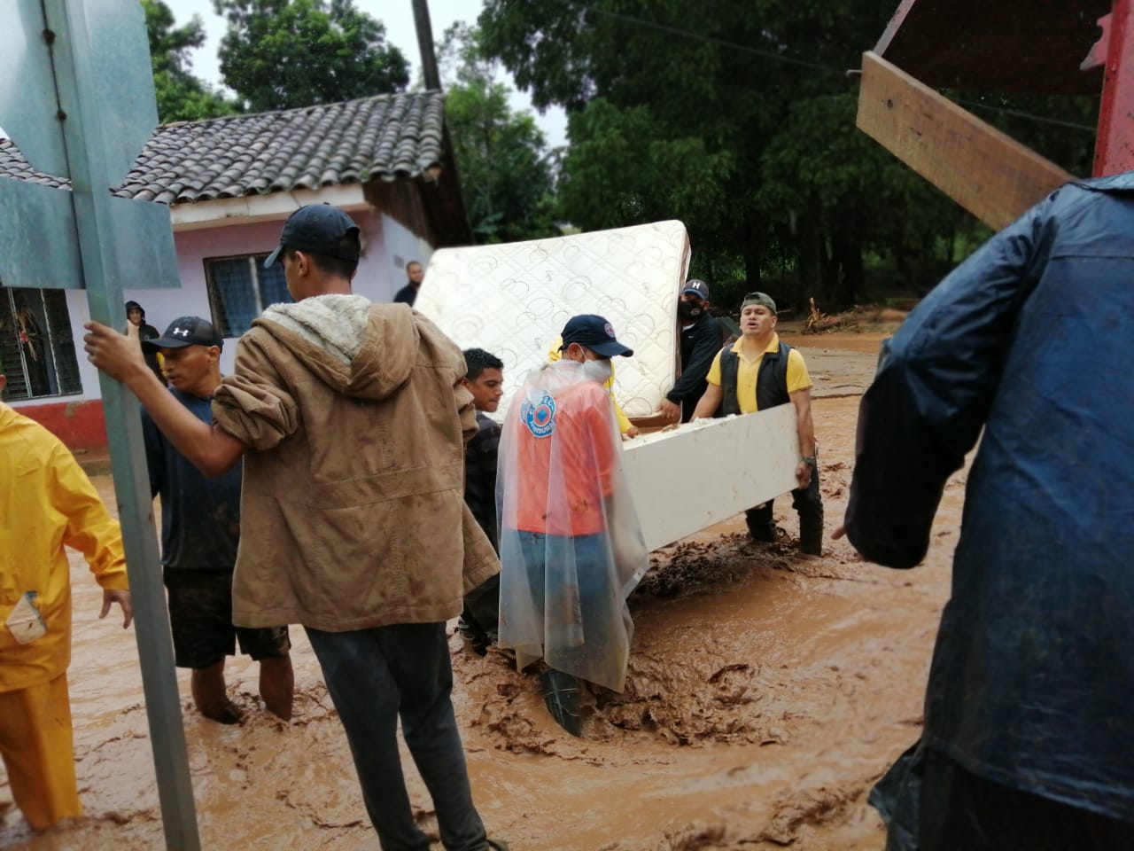 Copeco rescata a 192 personas durante emergencia por Eta Copeco rescata a 192 personas durante emergencia por Eta