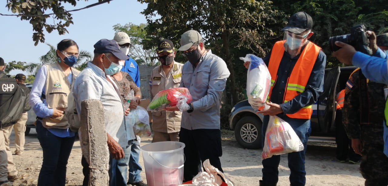 Presidente Hernández supervisa limpieza de viviendas en Potrerillos