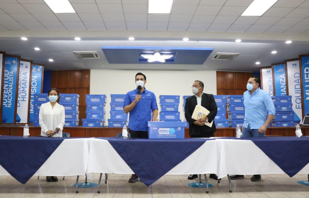 «Juntos Podemos» entrega planillas para su inscripción  al Comité Central del Partido Nacional