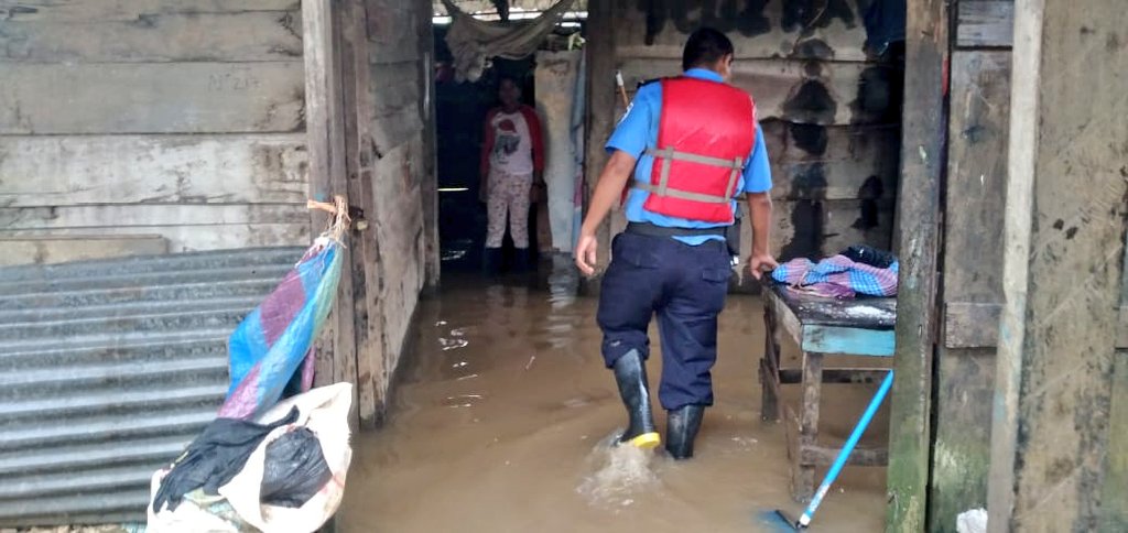 Huracán Eta obliga a 20,000 nicaragüenses a resguardarse en albergues Huracán Eta obliga a 20,000 nicaragüenses a resguardarse en albergues