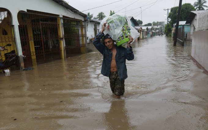 Siguen lluvias por Eta en Honduras dejando caos y muertes, asciende a 13 los fallecidos Siguen lluvias por Eta en Honduras dejando caos y muertes, asciende a 13 los fallecidos