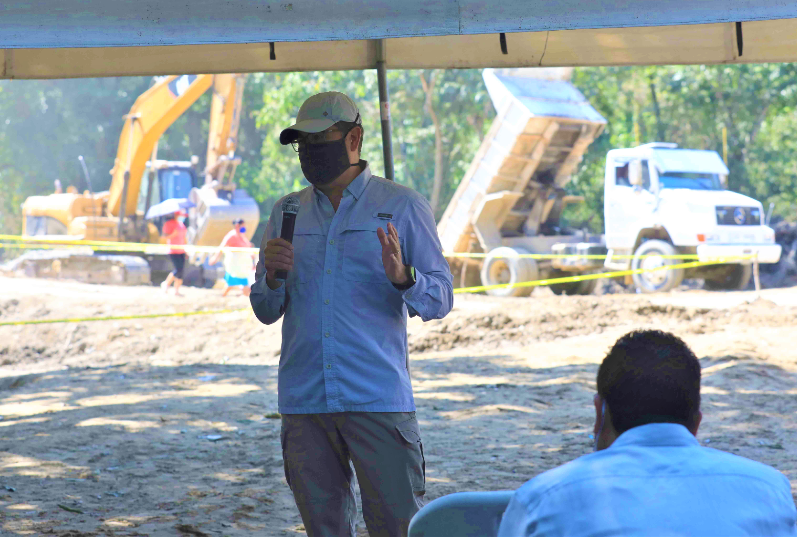 Presidente Hernández supervisa reconstrucción de puente Danlí-Trojes y anuncia más ayuda para zona oriental