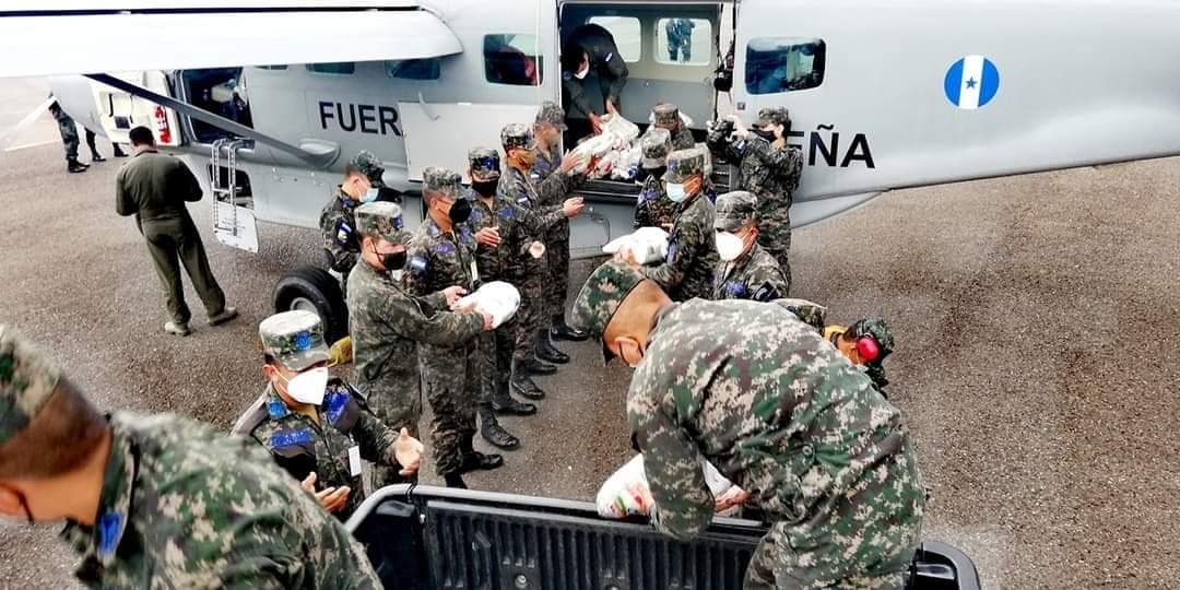FFAA: Cuatro mil libras de provisiones llegan a La Mosquitia ante llegada del Huracán Eta FFAA: Cuatro mil libras de provisiones llegan a La Mosquitia ante llegada del Huracán Eta