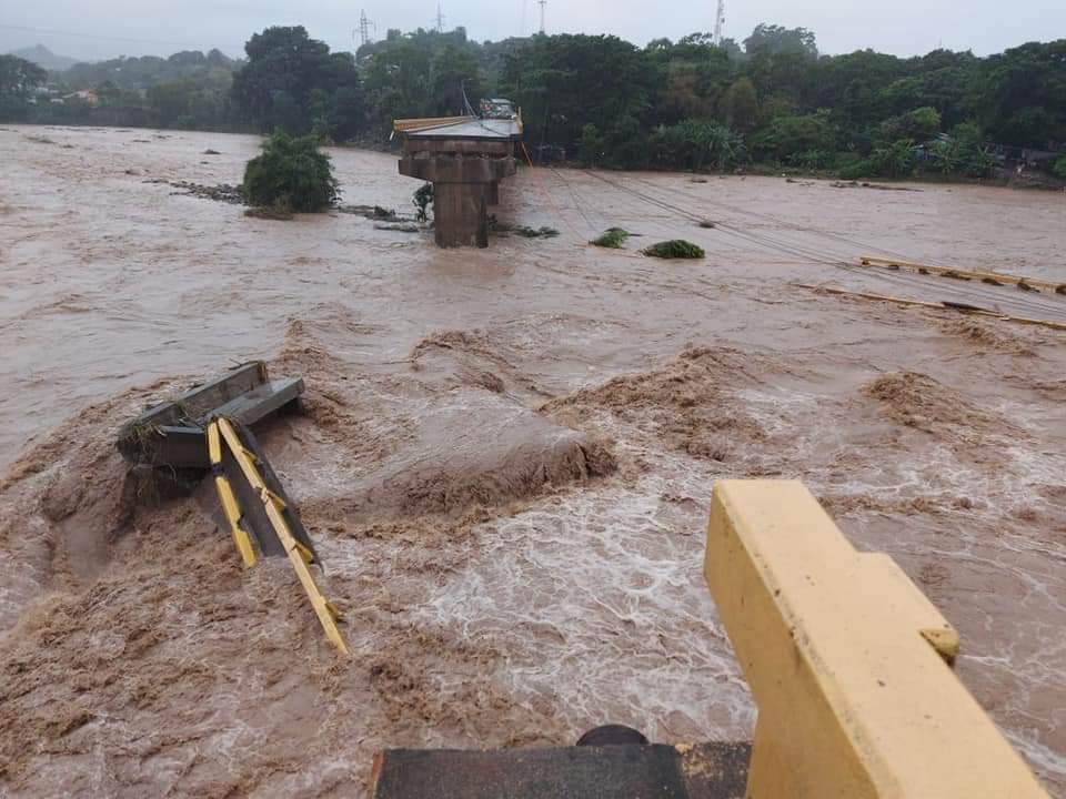 Alerta Roja: Ríos desbordados, destrucción y muerte deja Eta en Honduras Alerta Roja: Ríos desbordados, destrucción y muerte deja Eta en Honduras