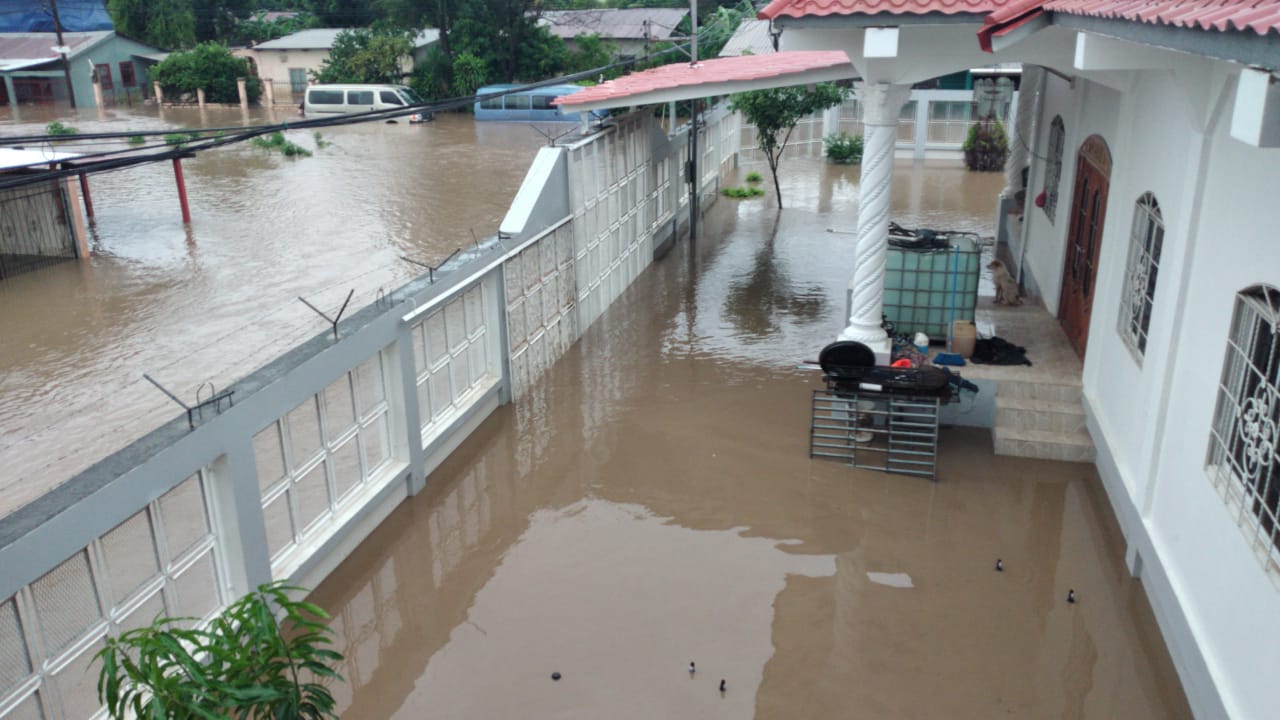 Nuevamente evacuan por inundaciones a pobladores de Villanueva, Cortés