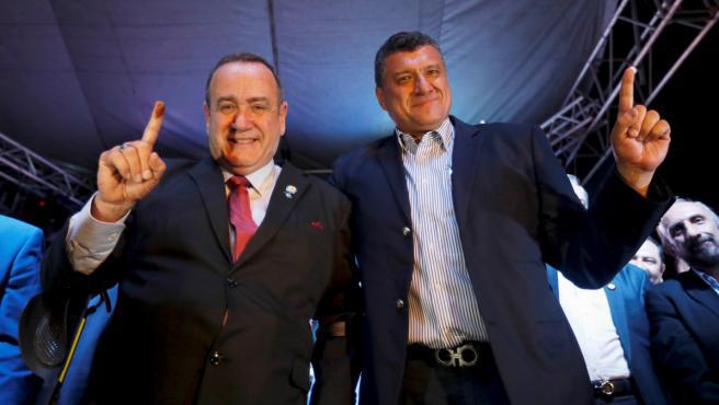 Vice presidente guatemalteco pide al presidente Giammattei que ambos renuncien