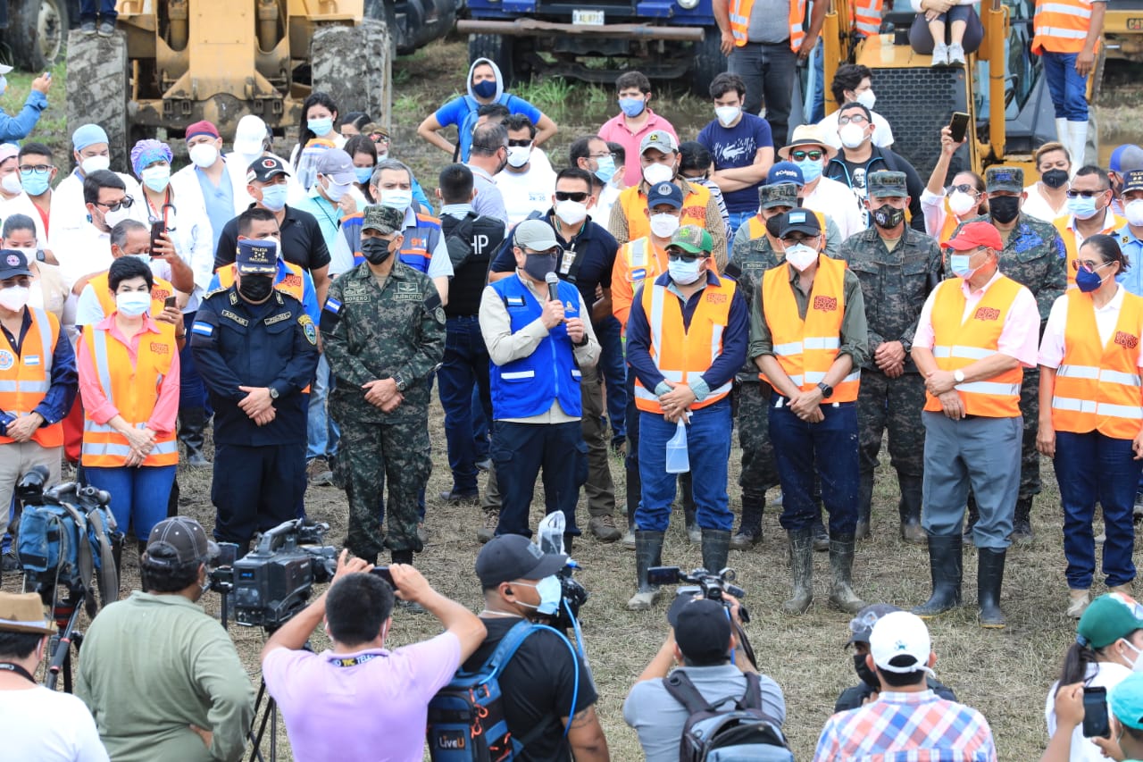 Presidente Hernández lanza masiva operación de limpieza en el Valle de Sula