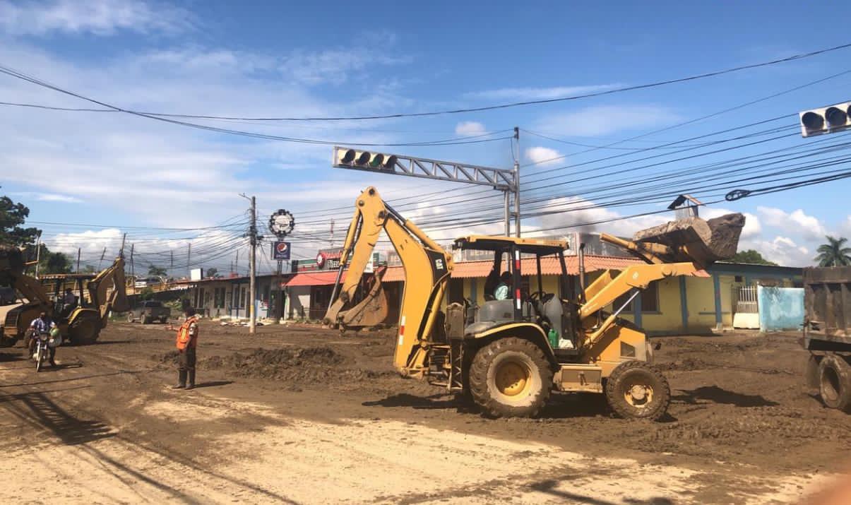 INVEST-H: Empresas contratadas realizan remoción de escombros y basura en el municipio de la Lima