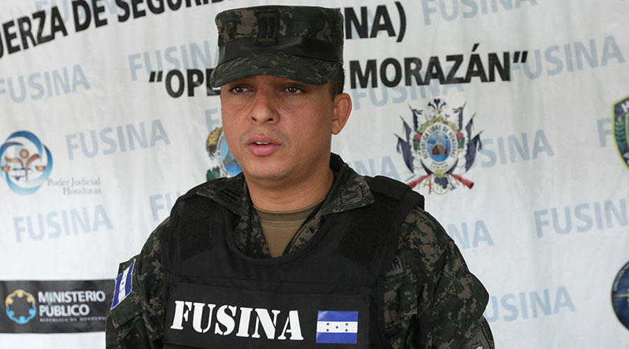 Teniente José Coello: «Narcoavioneta cargada de droga procedente de Sudamérica fue incinerada en Brus Laguna» Teniente José Coello: «Narcoavioneta cargada de droga procedente de Sudamérica fue incinerada en Brus Laguna»