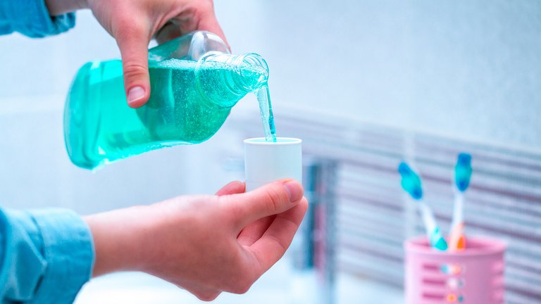 Enjuague bucal puede reducir la carga viral del Coronavirus dijo un estudio de la universidad de Cardiff Enjuague bucal puede reducir la carga viral del Coronavirus dijo un estudio de la universidad de Cardiff